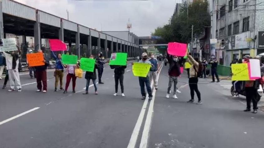 Comerciantes de Tulyehualco bloquean San Antonio Abad y Gutiérrez Najera; alternativas viales