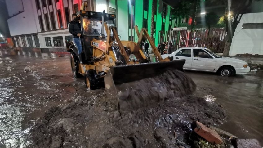 Toneladas de basura, lo que dejó la lluvia en Ecatepec tras intensas lluvias