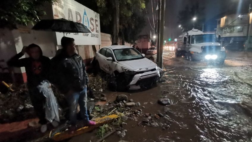 Se desborda barranca en la Colonia La Mora, Ecatepec; hay 19 colonias afectadas