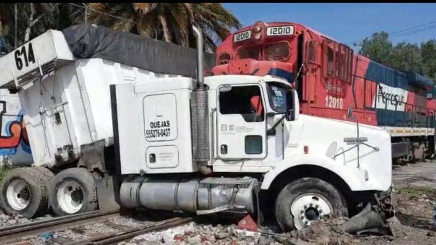 Tren impacta a toda velocidad a tráiler en Edomex: esto pasó con el conductor