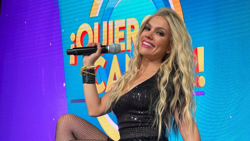 La conductora sorprendió con su espectacular voz. Foto: Twitter