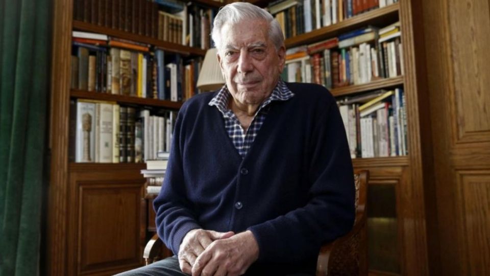 Mario Vargas Llosa y algunas novelas que marcaron el rumbo de su carrera literaria (Foto: EFE)