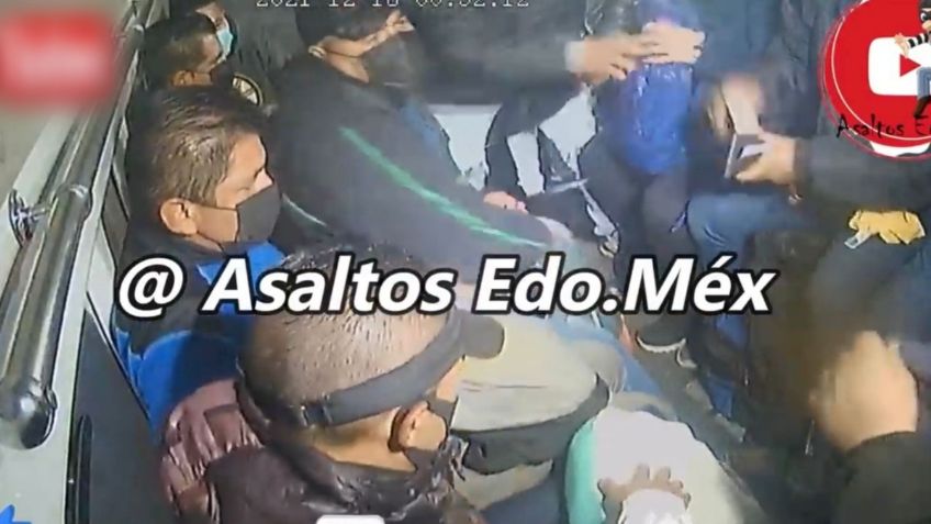 “Agachen la cabeza”, delincuentes disparan durante asalto en combi del EDOMEX: VIDEO