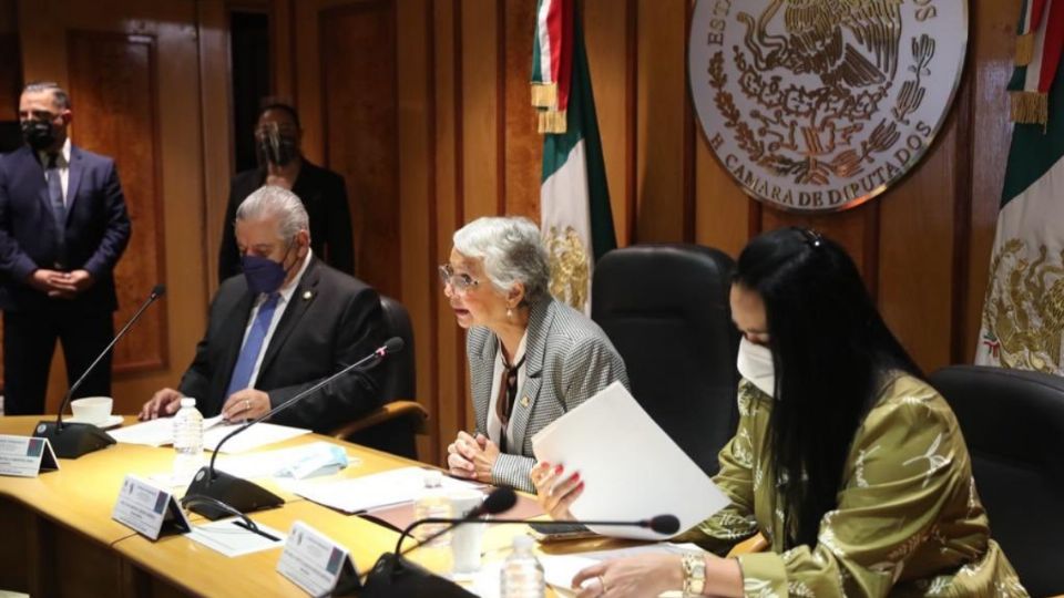 CARTA. La presidenta del Senado, Olga Sánchez, recibió la misiva de los legisladores veracruzanos. Foto: Especial