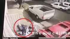 Asaltantes matan a secretaria porque gritó durante robo a negocio en CDMX: VIDEO