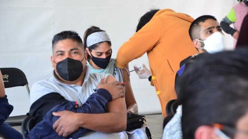 Edomex arranca aplicación del refuerzo contra Covid-19 para adultos de 50 a 59