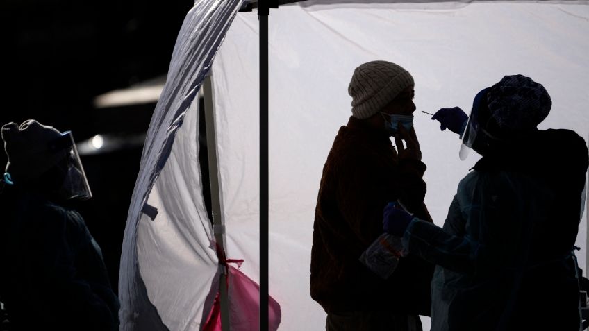 Epidemiólogo señala cuándo será el pico de contagios de ómicron en EU