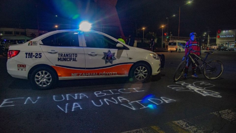 Ciclistas rodaron por calles de Neza para exigir un alto a la violencia
(Foto: Angélica Díaz Molina/ El Heraldo de México)