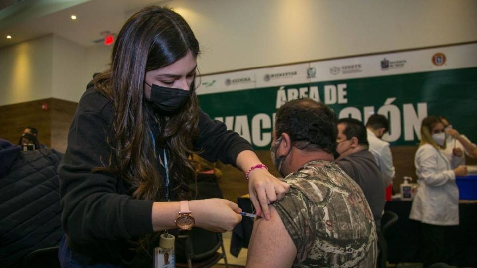 Nuevo León arranca vacunación de docentes sin mucha demanda (Foto: Especial)