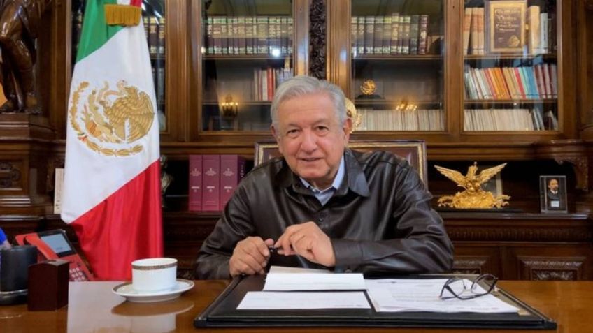 "Voy saliendo del Covid": AMLO envía mensaje desde Palacio Nacional