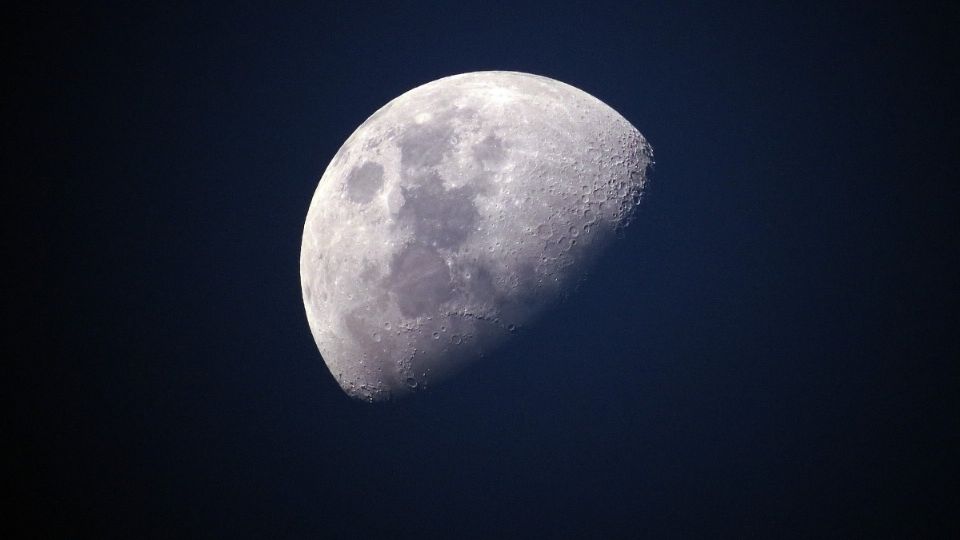 CHINA. El gigante asiático creó una 'luna artificial'. Foto: Pixabay