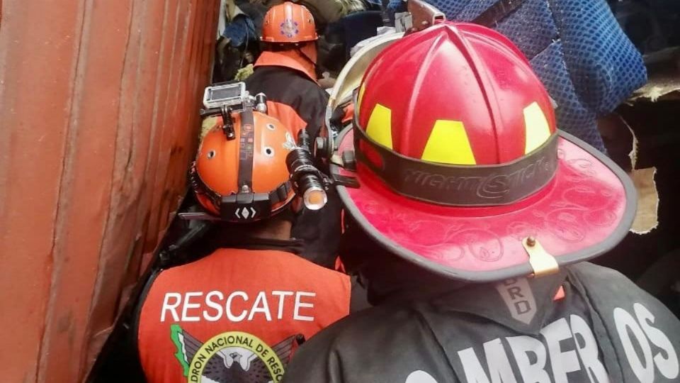 Dos muertos y nueve heridos por trágico accidente en autopista Perote-Xalapa.