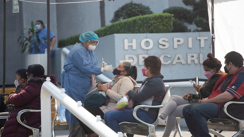 En la capital del país, los números señalan 6 por ciento de hospitalizaciones, con solo 406 camas ocupadas en hospitales; 16 mil 617 casos activos y 22 defunciones en el último reporte.

