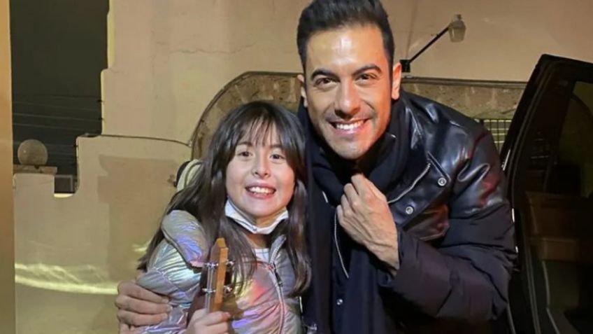 Niña intercepta a Carlos Rivera para cantarle con un ukulele | VIDEO