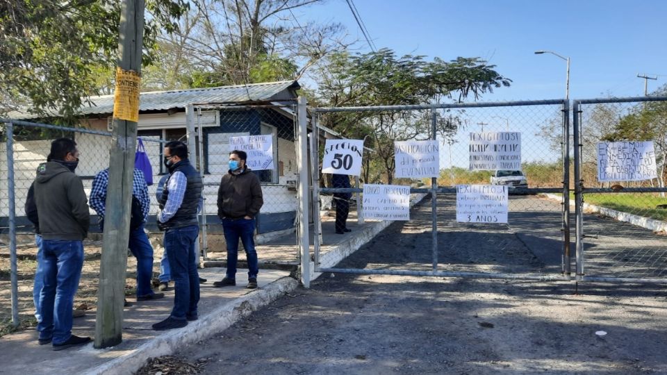 Trascendió ante declaraciones de los trabajadores inconformes que la protesta se da ante la presunta intención de mover la sede de la ciudad de México a Veracruz. FOTO: ESPECIAL