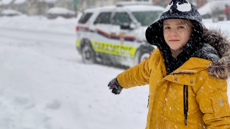 El pequeño fue elogiado por el alcalde de Ottawa por su valerosa acción (Foto: Twitter @OttawaParamedic)