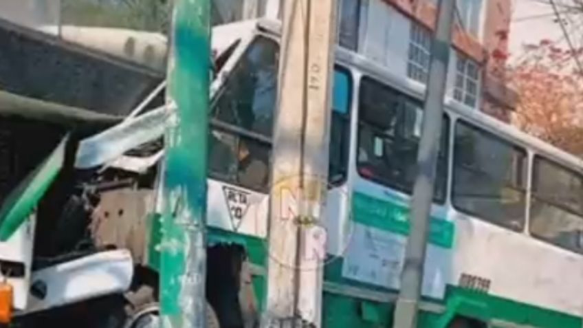 CDMX: Así fue el MOMENTO EXACTO del brutal choque de microbús que dejó varios heridos en la GAM | VIDEO