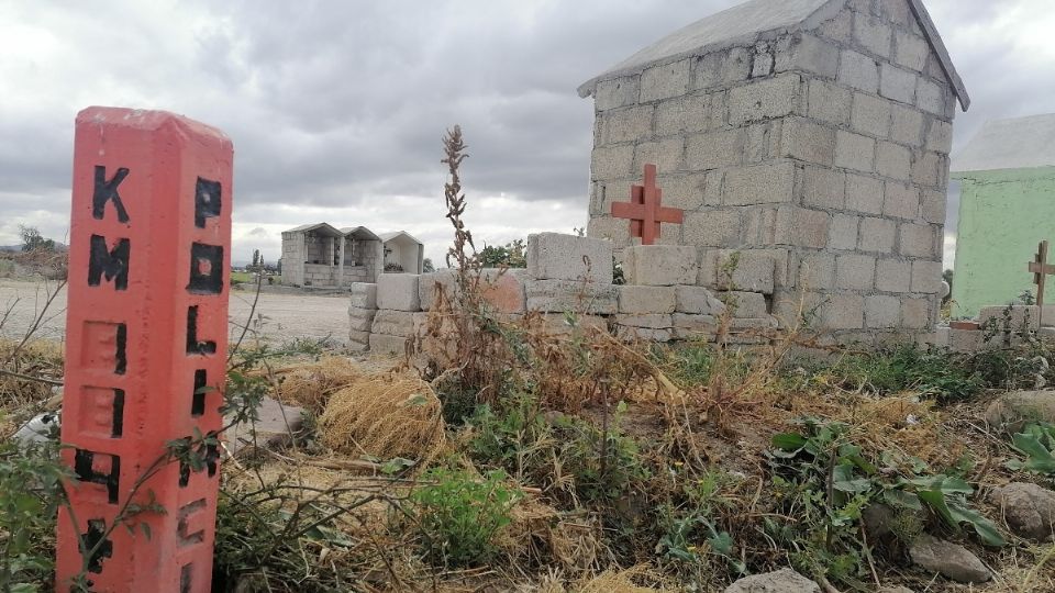 ABANDONO. El lugar donde iba a ser el memorial de las víctimas está descuidado y los pobladores reclaman apoyos. Foto: Áxel Chávez