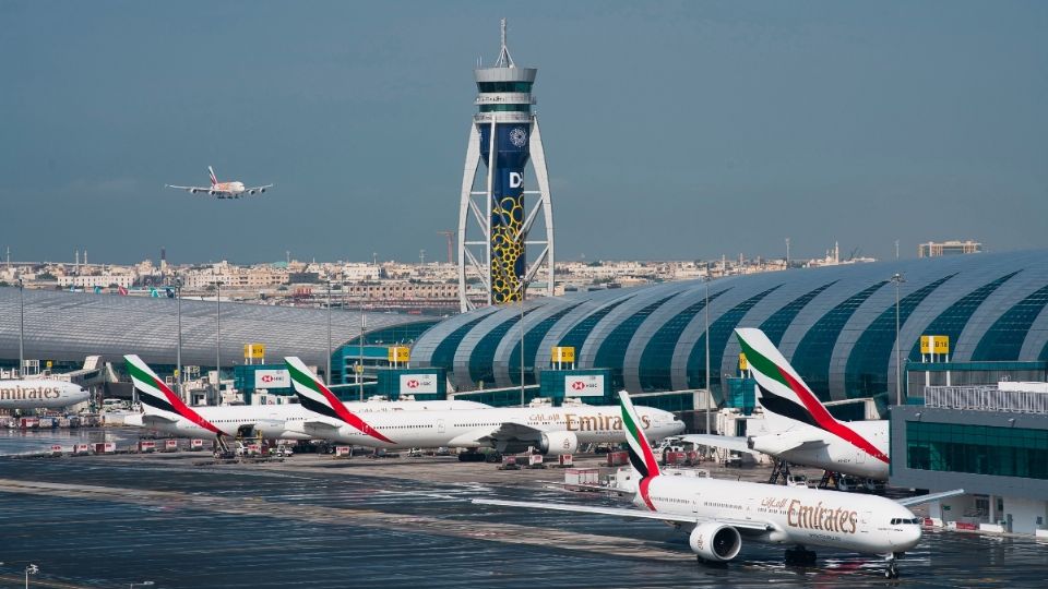 PREVISIÓN. Emirates, de Dubái, informó que suspendería nueve rutas hacia Estados Unidos. Foto: AP