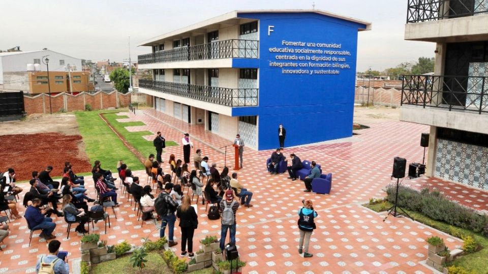 Las ganancias de todas esas empresas están aquí, hechas aulas para los alumnos Foto: Especial