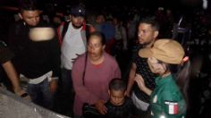 Migrantes improvisan caravana en Tapachula, autoridades los interceptan en plena madrugada