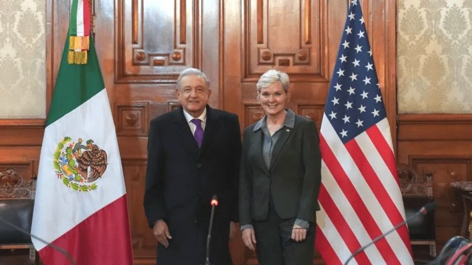 ENCUENTRO. El mandatario recibió a la funcionaria de EU en Palacio Nacional. Foto: Presidencia