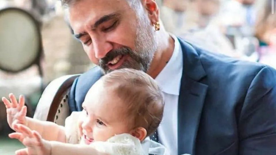 Alejandro Fernández ha demostrado que ama a su pequeña nieta  Foto: Instagram