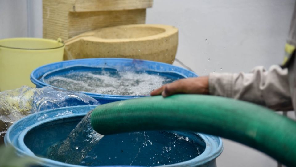 Rafael Carmona dijo que el límite de consumo de 60 mil litros por bimestre tiene como finalidad evitar el desperdicio del agua. Foto: Especial