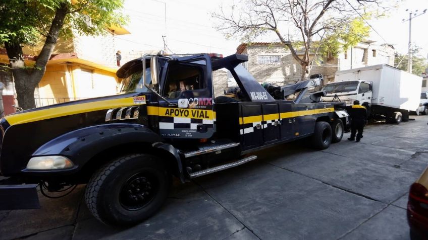 Coyoacán retira vehículos chatarra: FOTOS