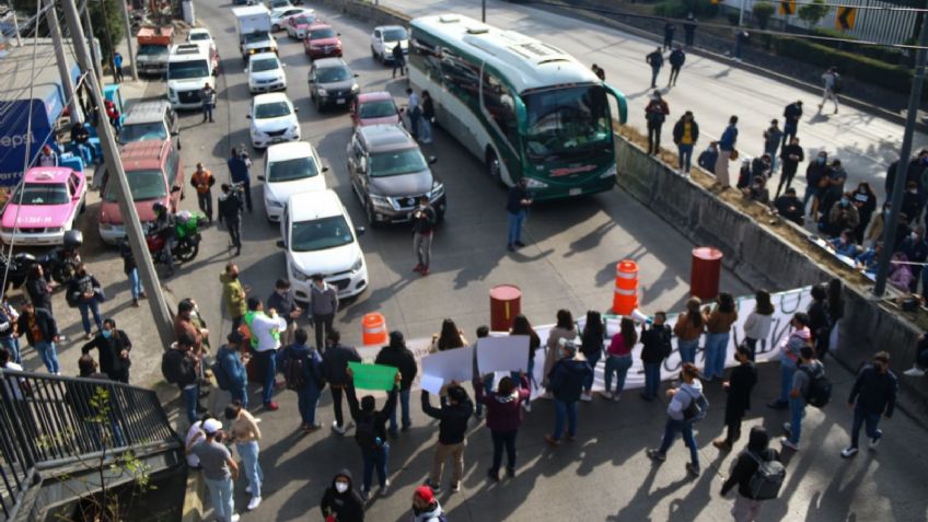 Caos en la México - Toluca: estudiantes del CIDE bloquean en ambos sentidos I FOTOS