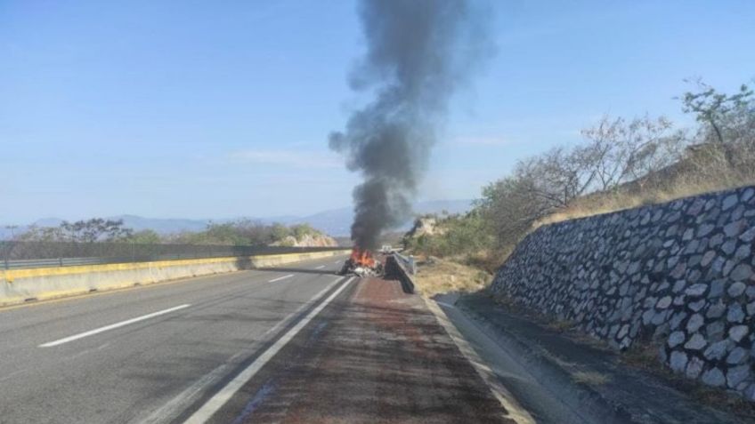 Abandonan lujoso Lamborghini en llamas en Autopista del Sol: FOTOS