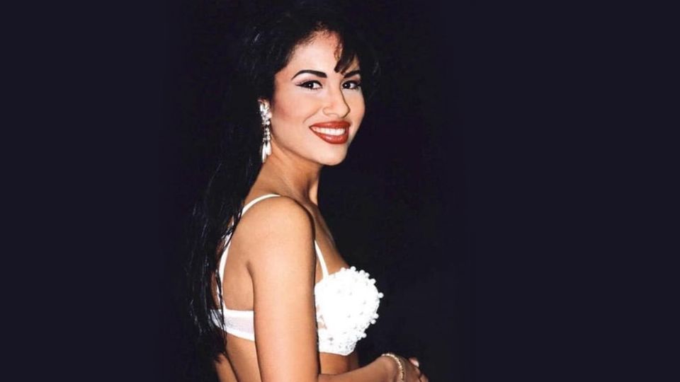 La boda secreta e impactante vestido de novia de Selena Quintanilla