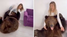 Investigan a tiktoker que llevó un oso gigante a su casa para entretener a su hijo | VIDEO