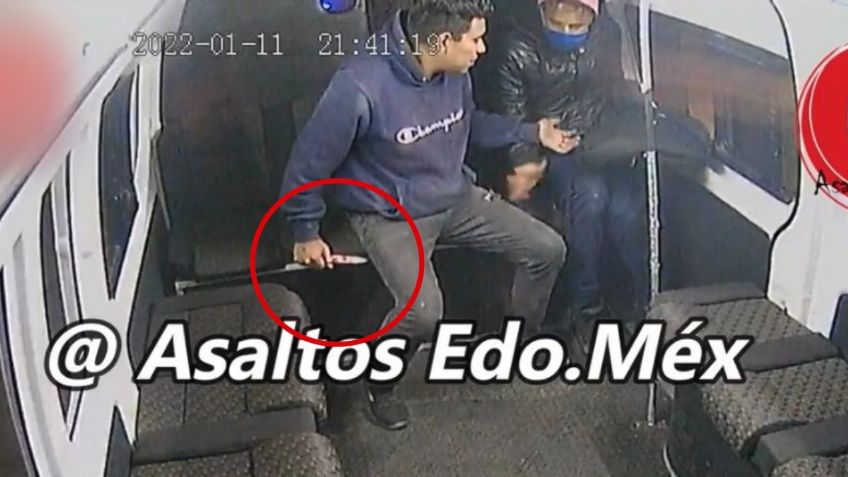 Ladrón solitario asalta combi del EDOMEX en menos de un minuto: VIDEO