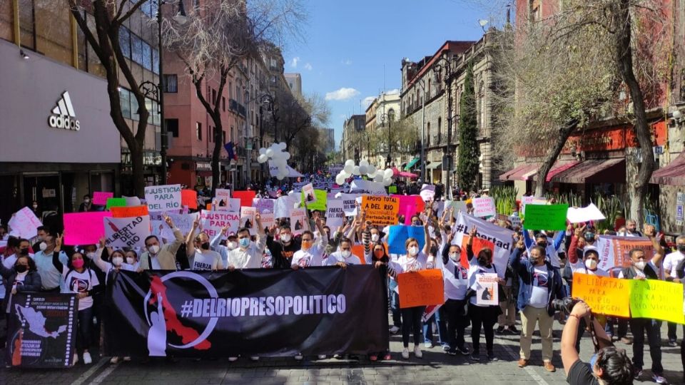 Los manifestantes se concentraron en el Hemiciclo a Juárez.