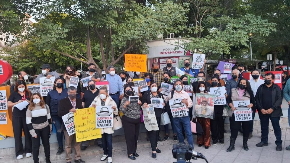 A la protesta se sumaron activistas pro-derechos humanos  Foto: Especial