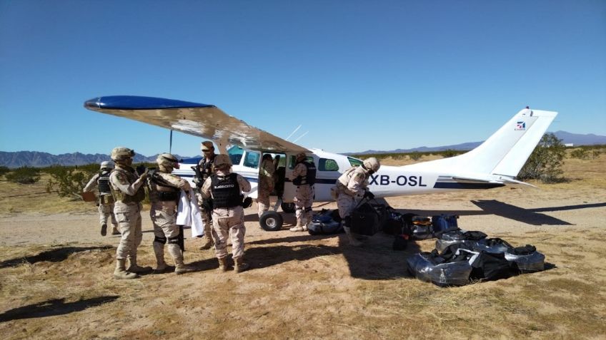 Ejército y Fuerza Aérea Mexicanos aseguran aeronave con presuntas drogas en Sonora