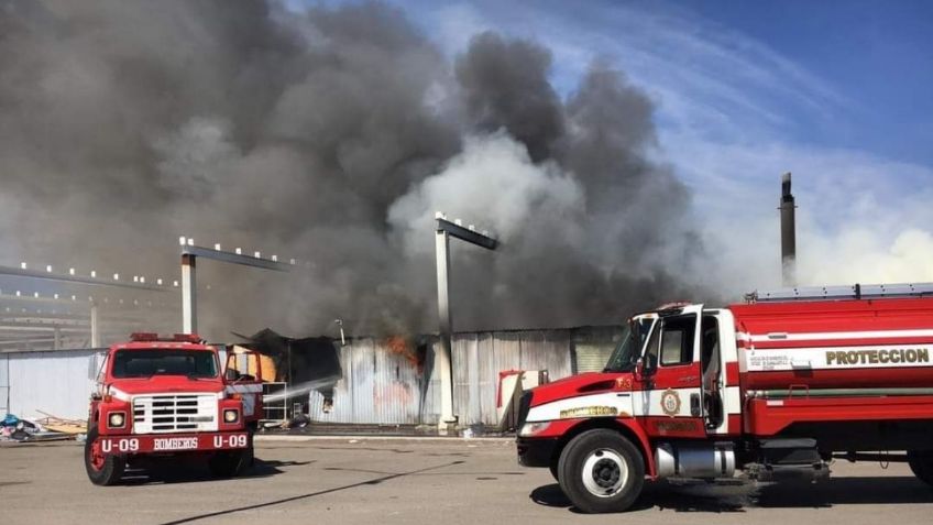 Plaza Texticuitzeo sufre incendio; daña 40 locales