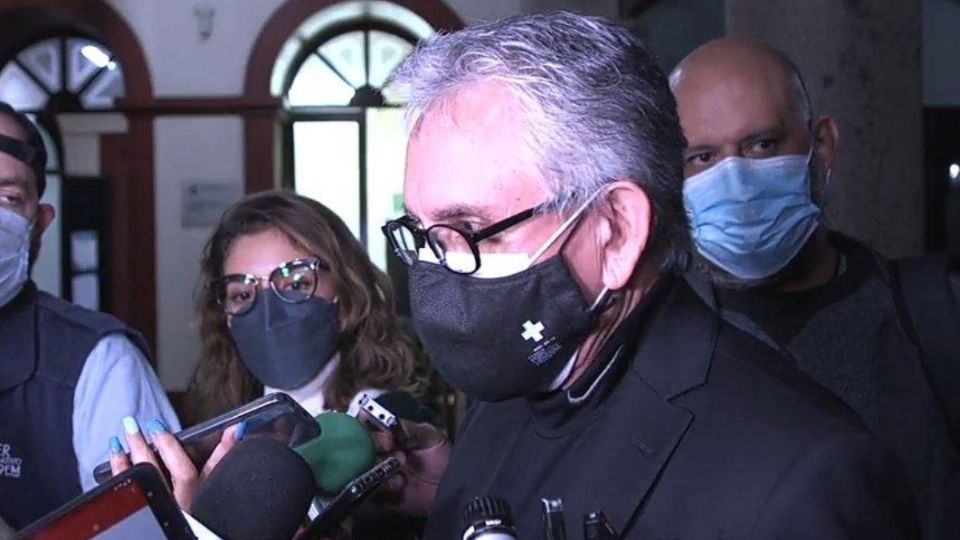 Frente al Congreso Legislativo un grupo de mujeres y familiares de la víctima, se manifestaron para exigir justicia. FOTO: ESPECIAL