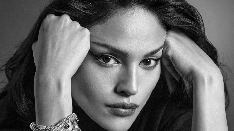 Eiza González protagoniza la portada de enero de Vogue México y Latinoamérica. (Foto: Vogue)