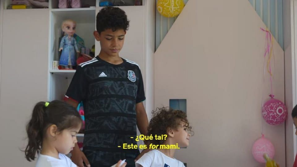 Cristiano Jr. porta el jersey de México, eso se vio en el documental de Georgina Rodríguez (Foto: Especial)