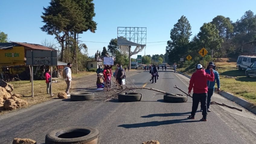 Poder de Base de la CNTE continúa bloqueos carreteros en Michoacán