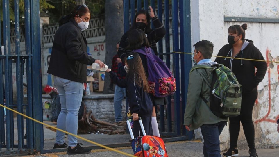 La vacunación a niñas y niños debe ser una condicionante para el regreso presencial a las aulas  Foto: Cuartoscuro