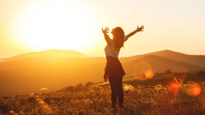 3 hábitos que no sabías que te ayudarán a ser más feliz, según la psicología