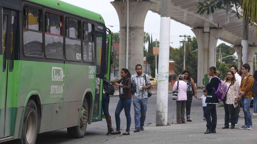 Secuestra a pasajeros tras asalto a camión de transporte público en Jalisco | VIDEO