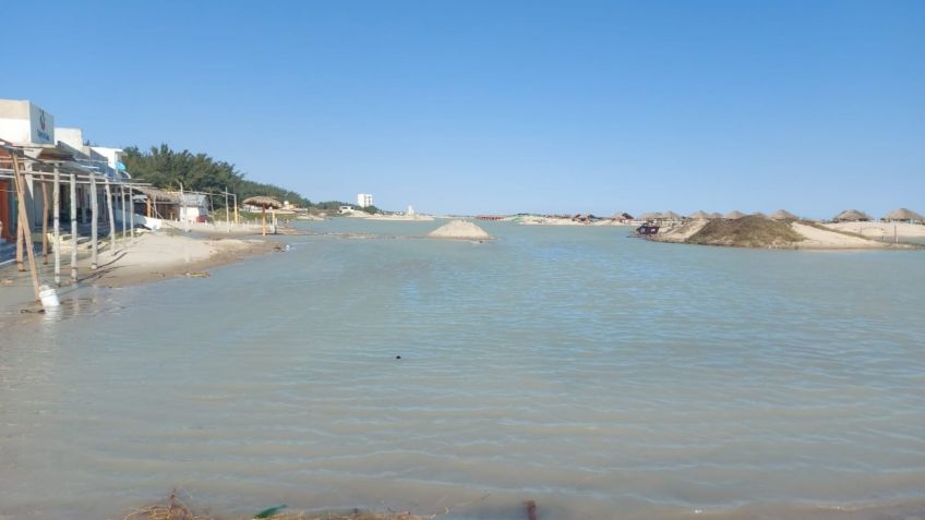 ¿Tamaulipas se hunde? Marea alta llega al estacionamientos de Playa Miramar