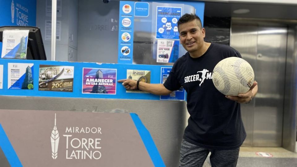 ‘Soccer Man’, como se hace llamar el michoacano, es el más grande experto en dominar el esférico del mundo (Foto: Katya López)