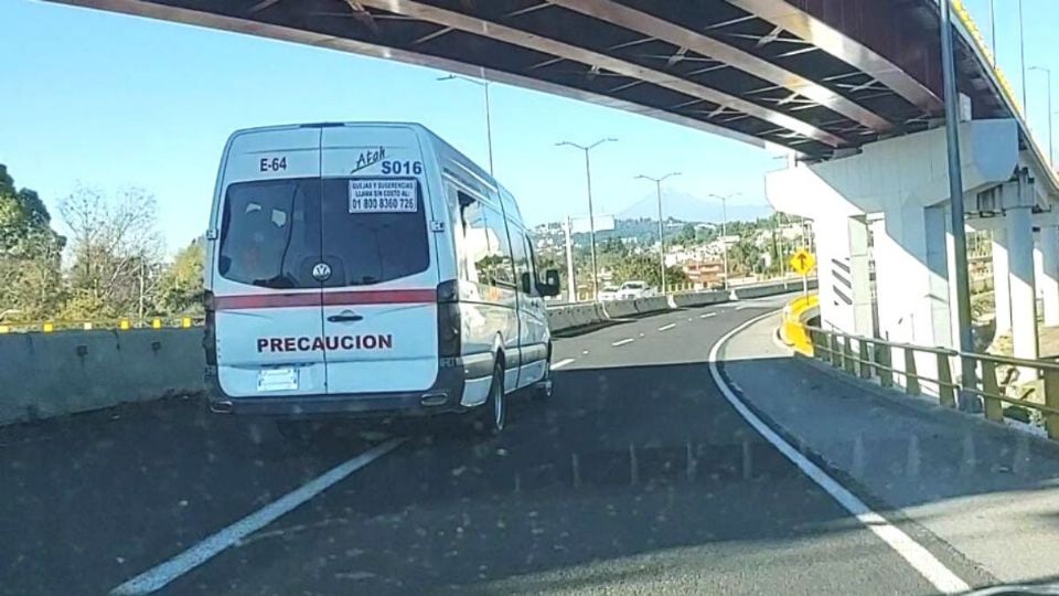 VELOCES. Los conductores no respetan los límites de velocidad, ni la capacidad de las unidades (Foto: David Rodríguez)