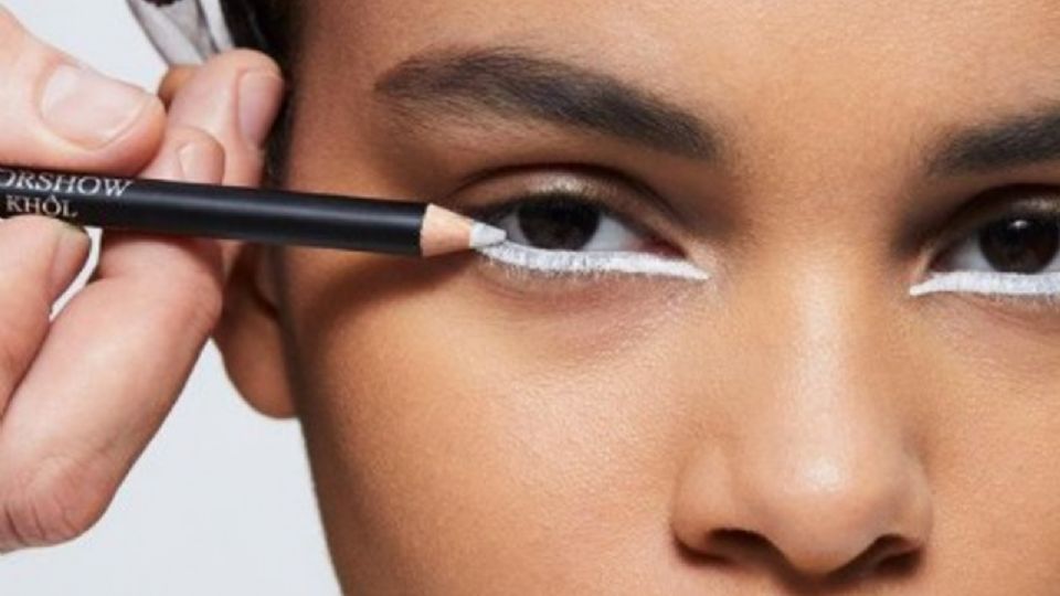 Dior puso los delineados blancos como la nueva tendencia de maquillaje. (Foto: @diorbeauty)