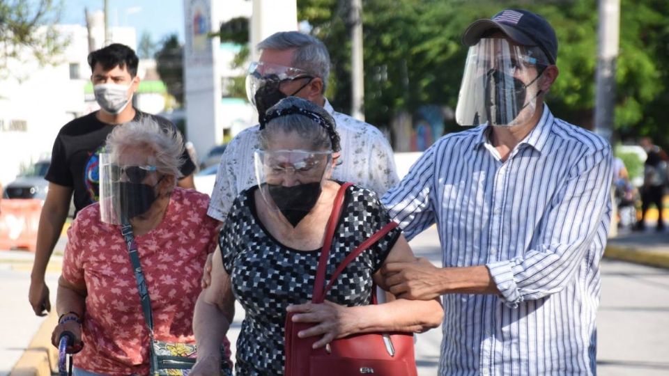 Los adultos mayores en la alcaldía Benito Juárez recibirán un apoyo económico. Foto: Cuartoscuro